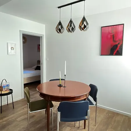 A La Cour De Avec Garage Apartament *