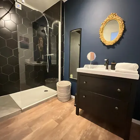 Apartament A La Cour De Avec Garage
